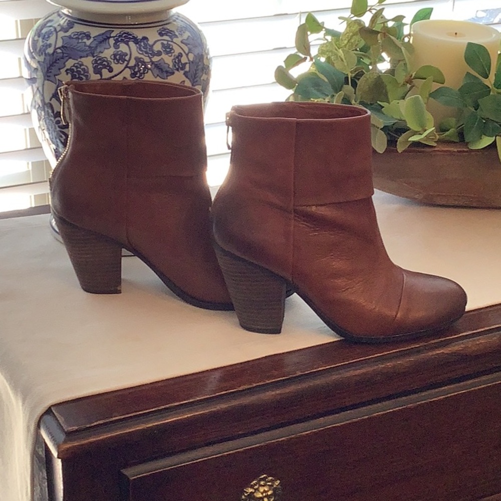 Caramel leather ankle boots.